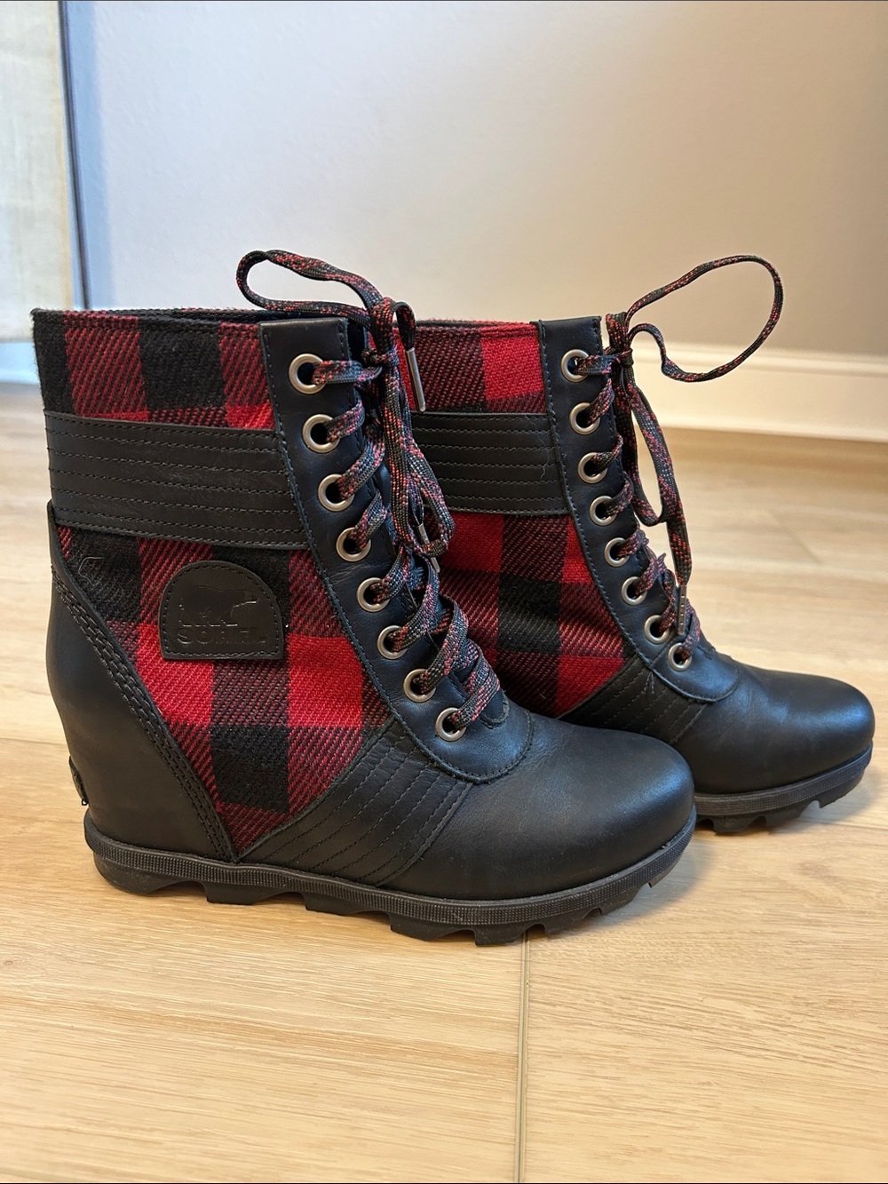 Sorel Lexie Wedge Boot Red Black Buffalo Plaid Check size 9.5 - Picture 13 of 16